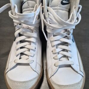 Nike High-Top Sneakers White and Tan